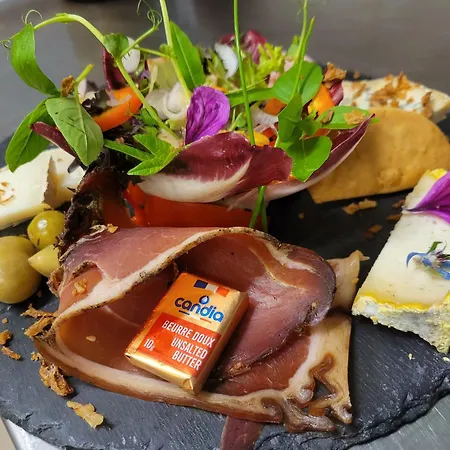 Le Des Moines Hotel Condat (Cantal)
